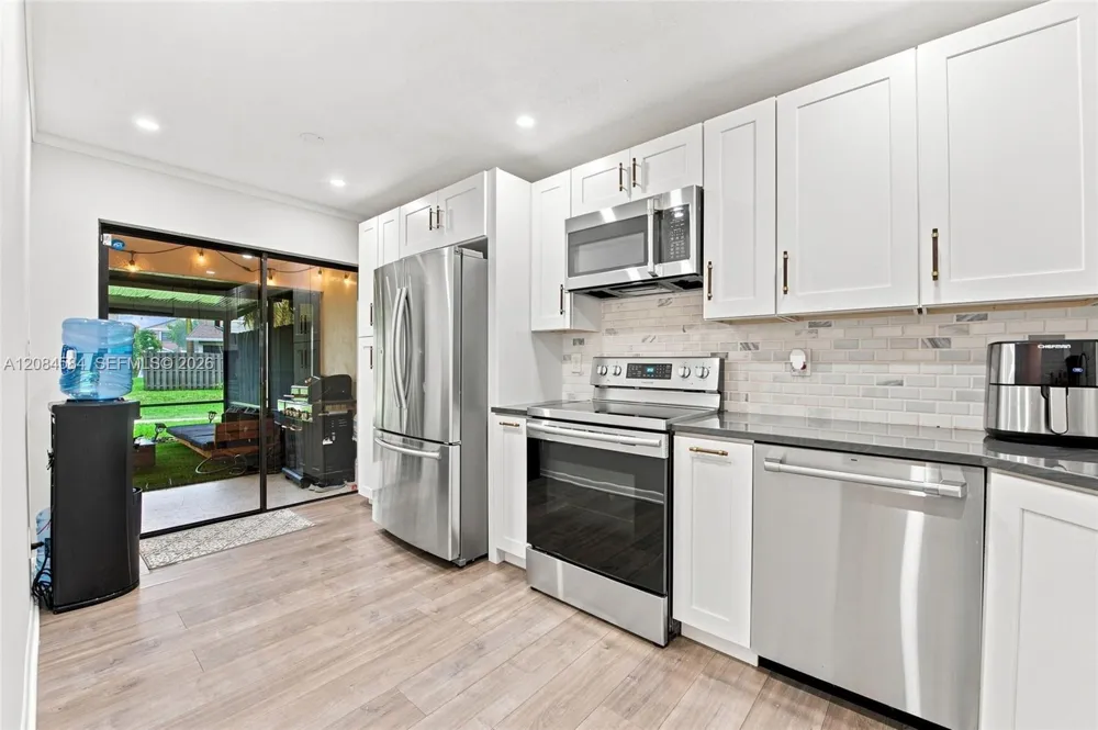 10720 NW 11th St Pembroke Pines, FL 33026