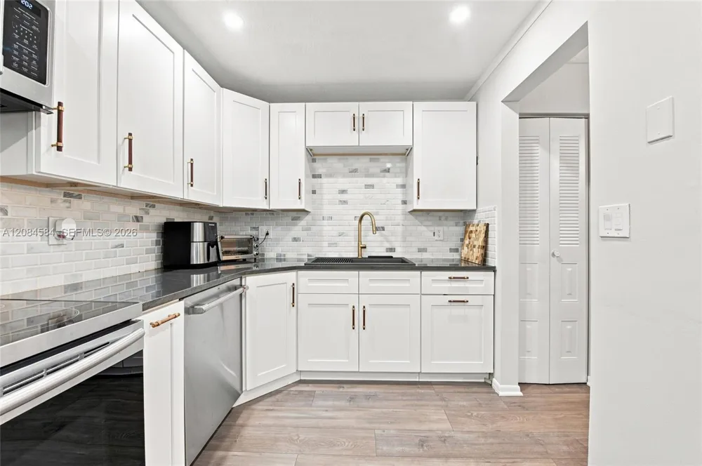 10720 NW 11th St Pembroke Pines, FL 33026