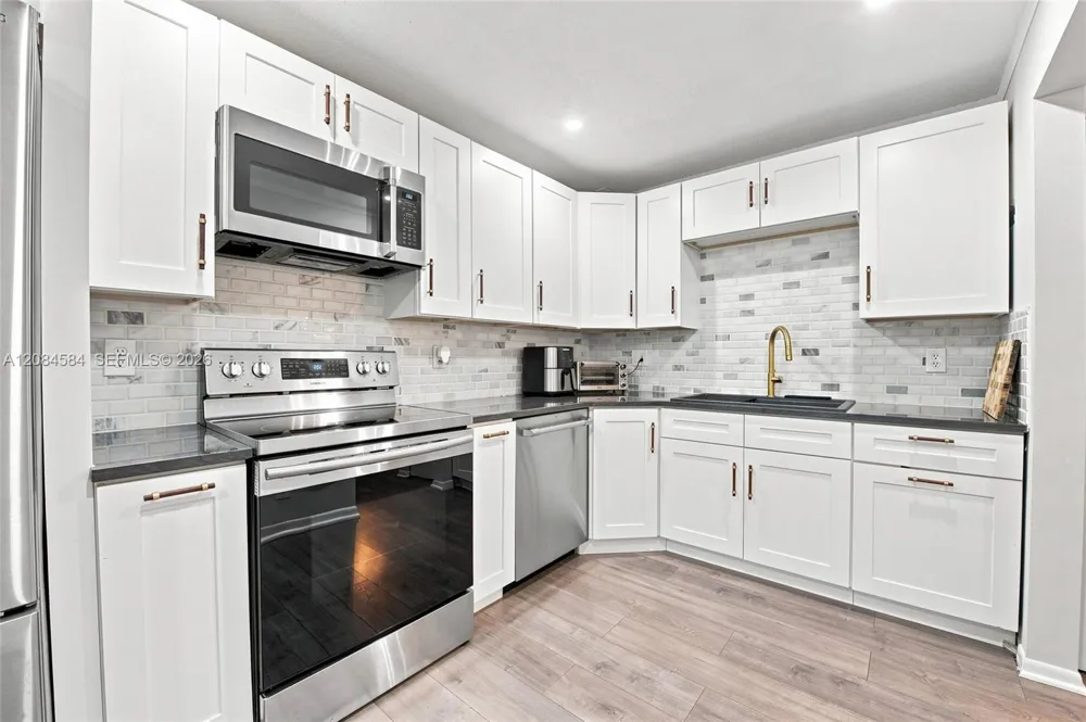 10720 NW 11th St Pembroke Pines, FL 33026