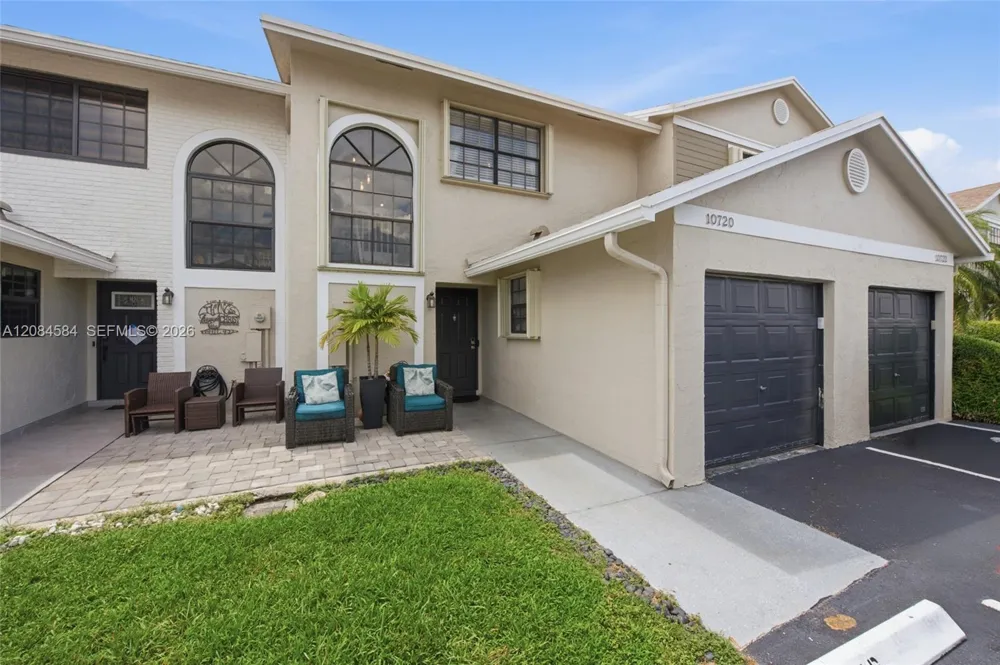 10720 NW 11th St Pembroke Pines, FL 33026