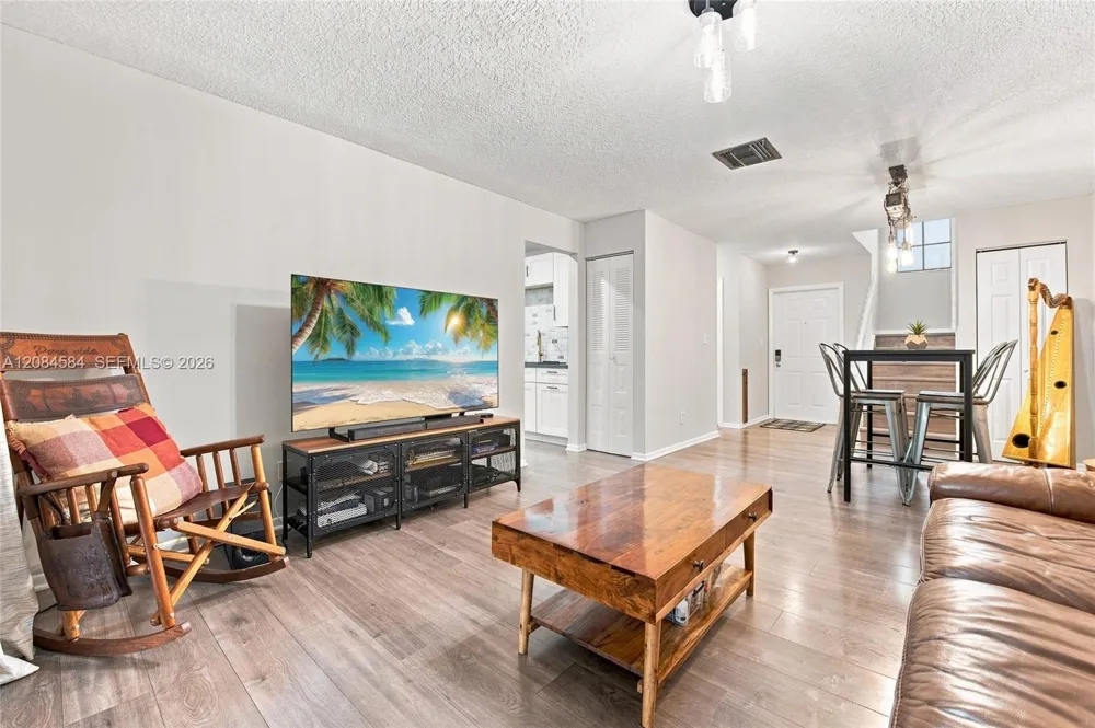 10720 NW 11th St Pembroke Pines, FL 33026