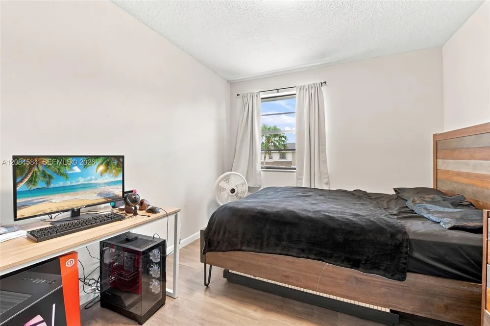 10720 NW 11th St Pembroke Pines, FL 33026