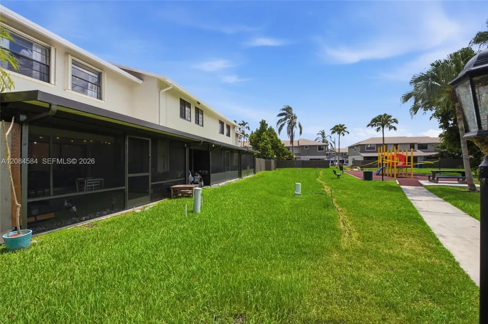 10720 NW 11th St Pembroke Pines, FL 33026