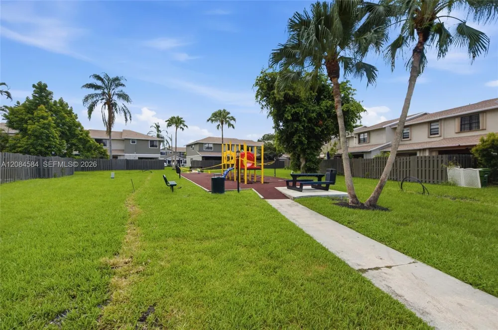 10720 NW 11th St Pembroke Pines, FL 33026