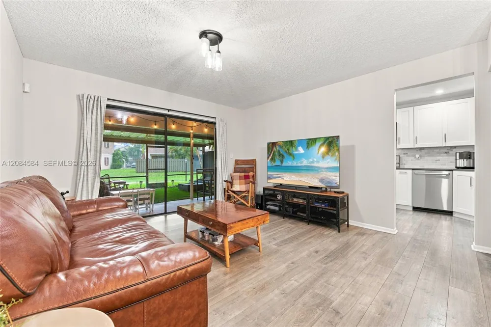 10720 NW 11th St Pembroke Pines, FL 33026