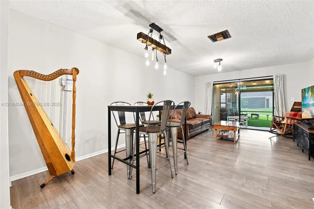 10720 NW 11th St Pembroke Pines, FL 33026