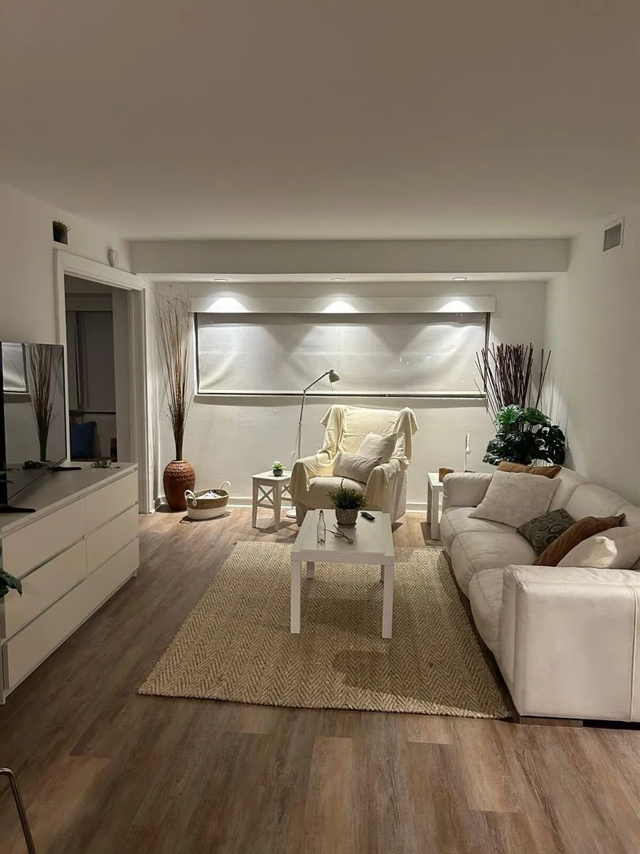 1881 WASHINGTON AVENUE #8E Miami Beach, FL 33139