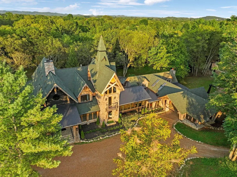 2465 Old Charlotte Pike Franklin, TN 37064