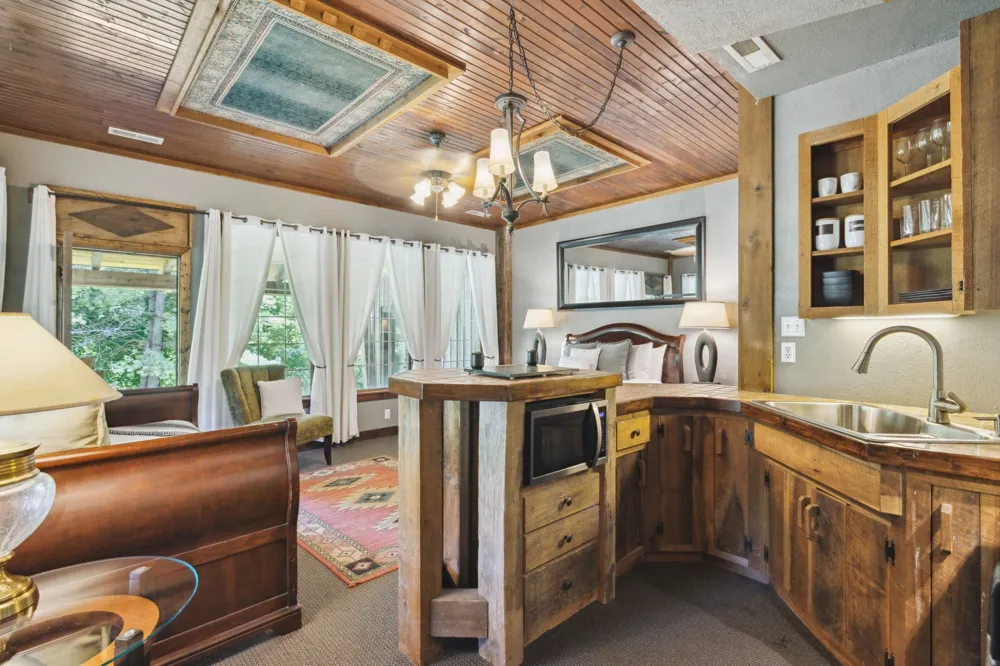 2465 Old Charlotte Pike Franklin, TN 37064