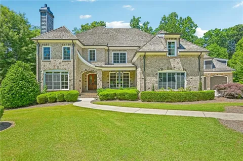 880 Crabapple Hill