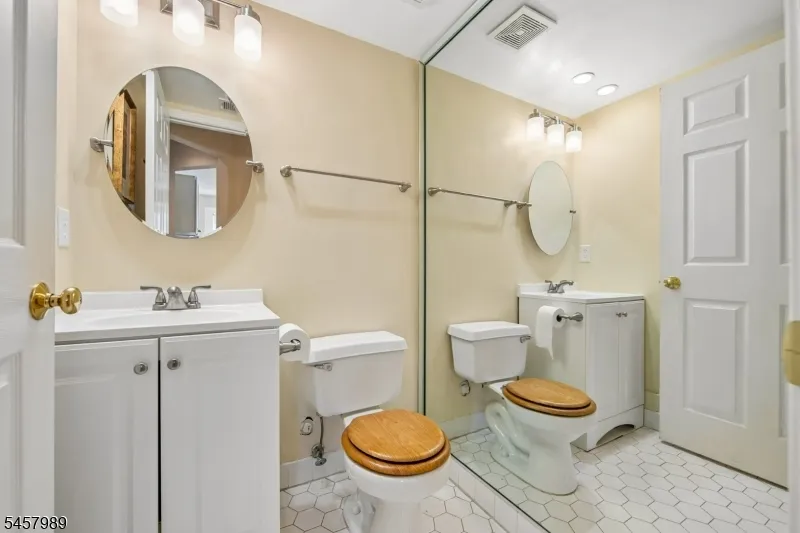 373 Digaetano Ter West Orange, NJ 07052