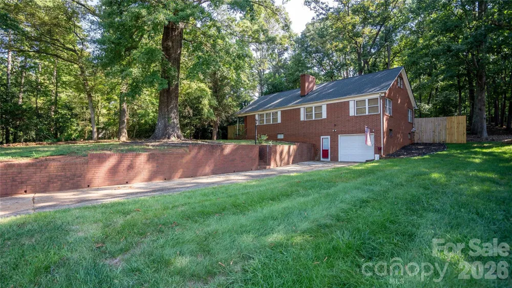 41 Elm Street Badin, NC 28009
