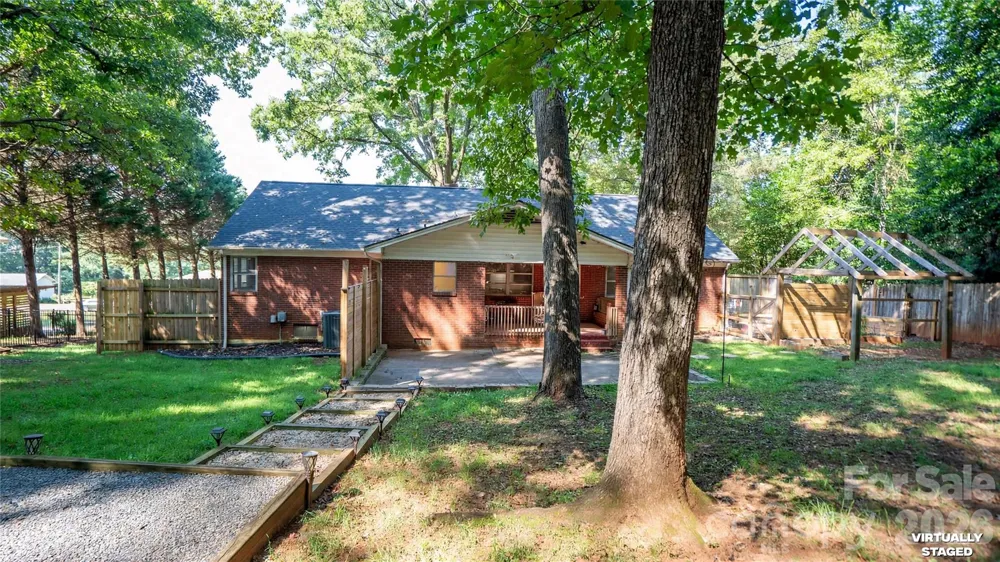41 Elm Street Badin, NC 28009