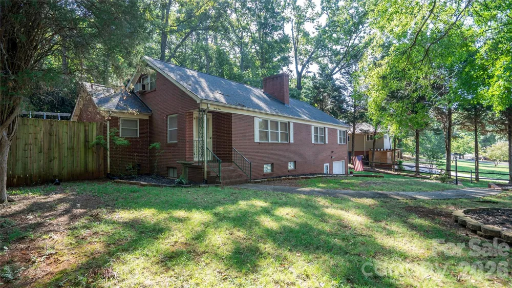 41 Elm Street Badin, NC 28009