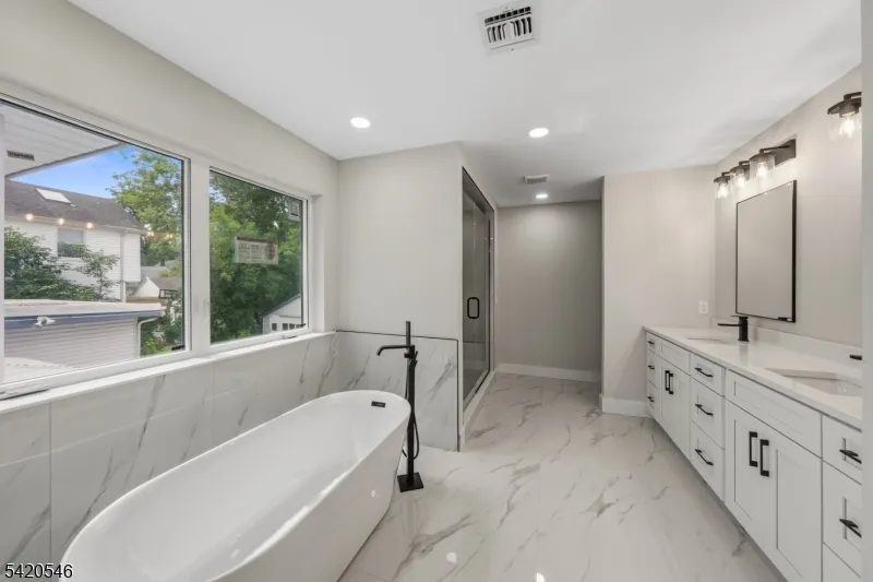 72 Hillside Rd Elizabeth City, NJ 07208