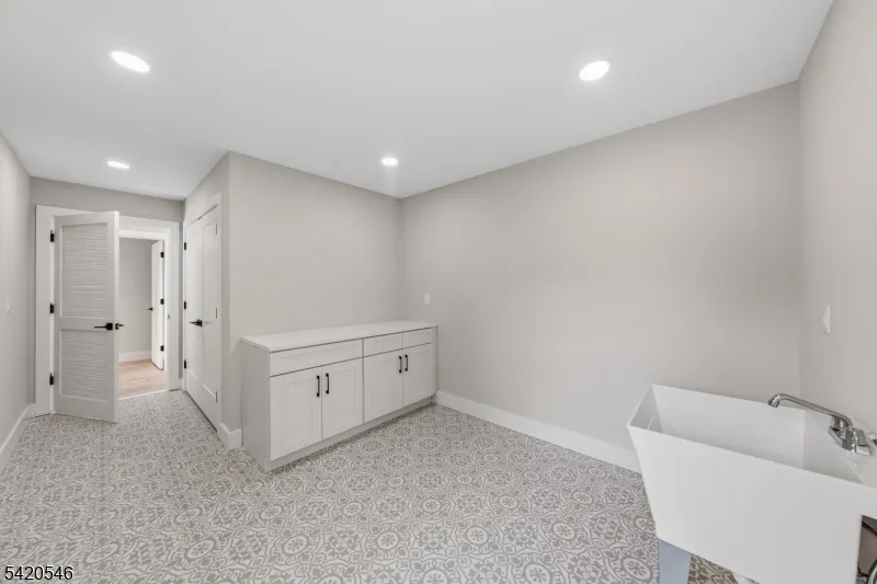 72 Hillside Rd Elizabeth City, NJ 07208