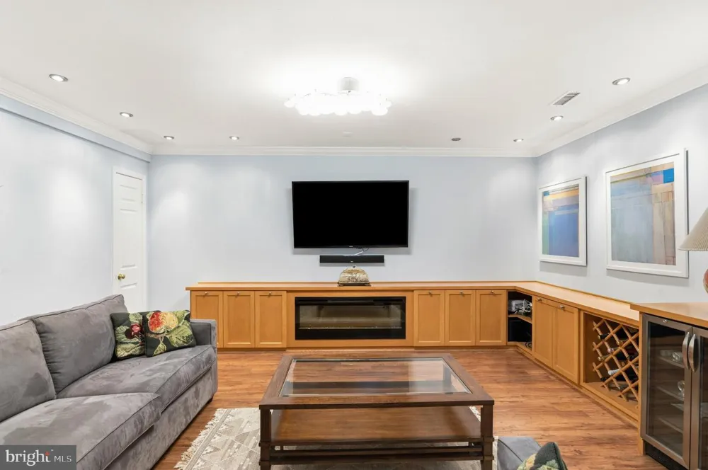 7264 EVANS MILL ROAD Mclean, VA 22101