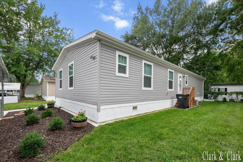 6157 Kran Avenue SE Grand Rapids, MI 49548