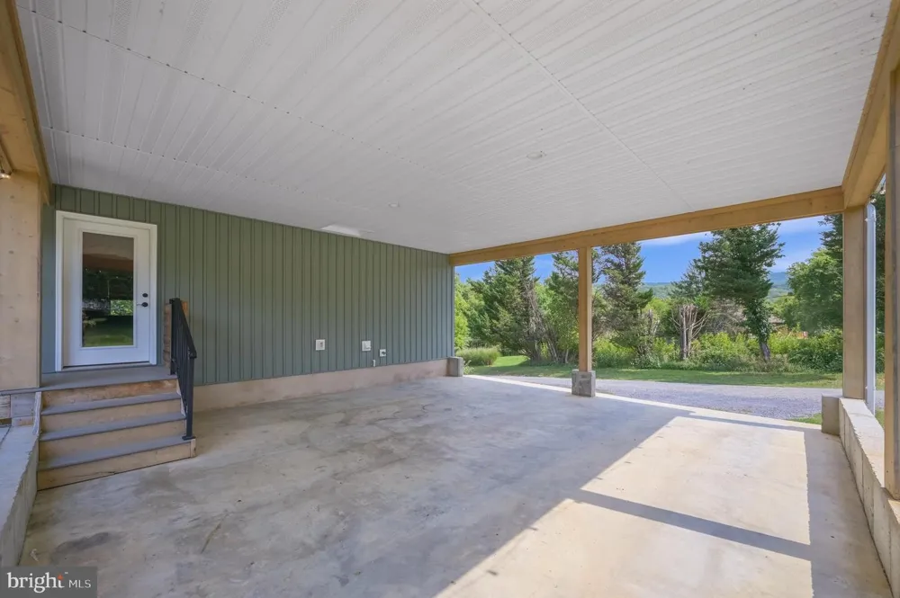 295 KING LEAR DRIVE Charles Town, WV 25414