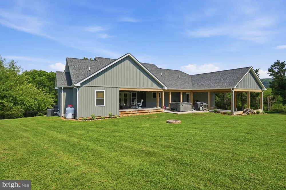 295 KING LEAR DRIVE Charles Town, WV 25414