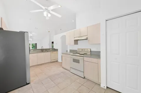 12838 HAMPTON LAKES CIRCLE