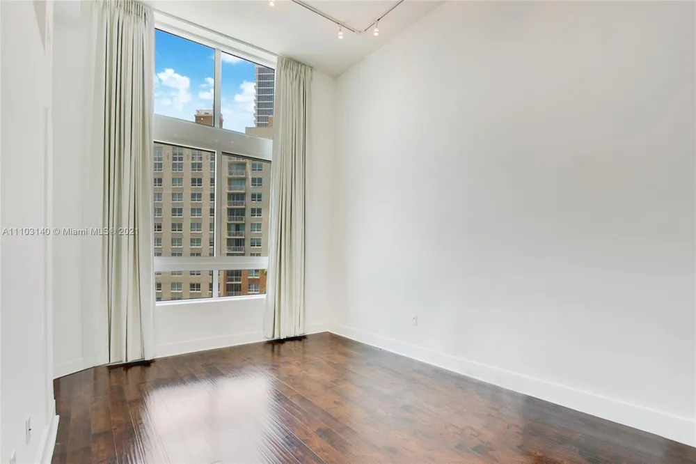 1900 Bayshore Drive #912 Miami, FL 33132
