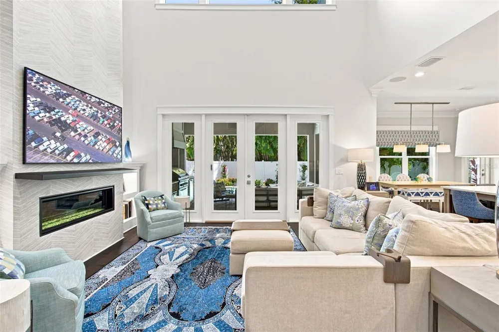 3103 W HAWTHORNE ROAD Tampa, FL 33611