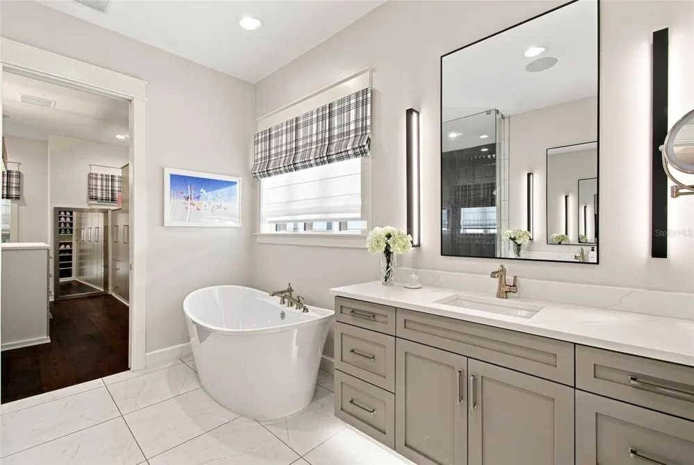 3103 W HAWTHORNE ROAD Tampa, FL 33611