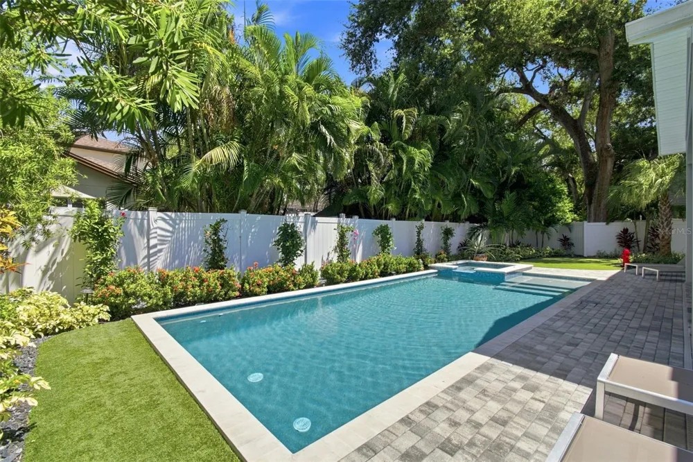 3103 W HAWTHORNE ROAD Tampa, FL 33611