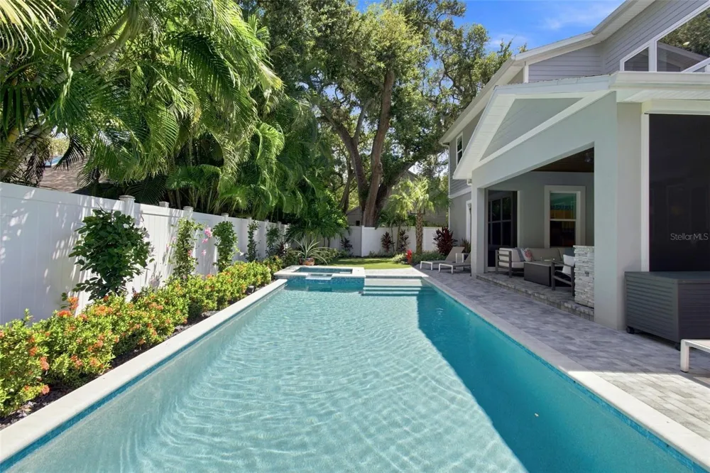 3103 W HAWTHORNE ROAD Tampa, FL 33611