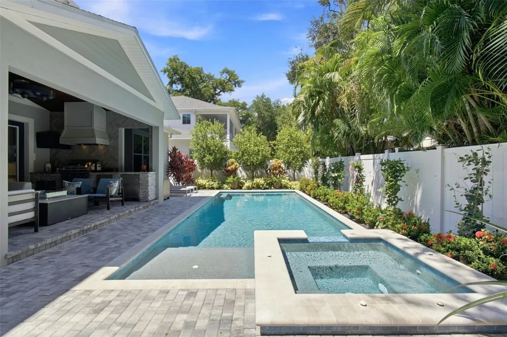 3103 W HAWTHORNE ROAD Tampa, FL 33611