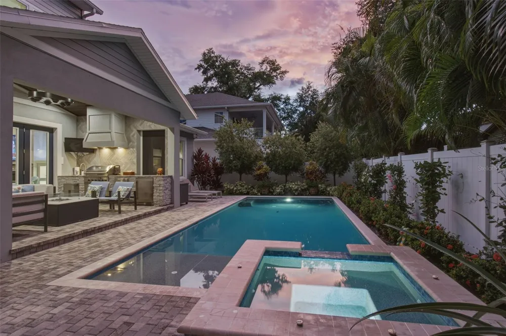 3103 W HAWTHORNE ROAD Tampa, FL 33611