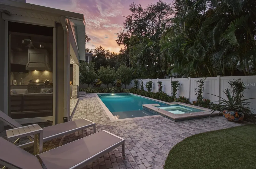 3103 W HAWTHORNE ROAD Tampa, FL 33611