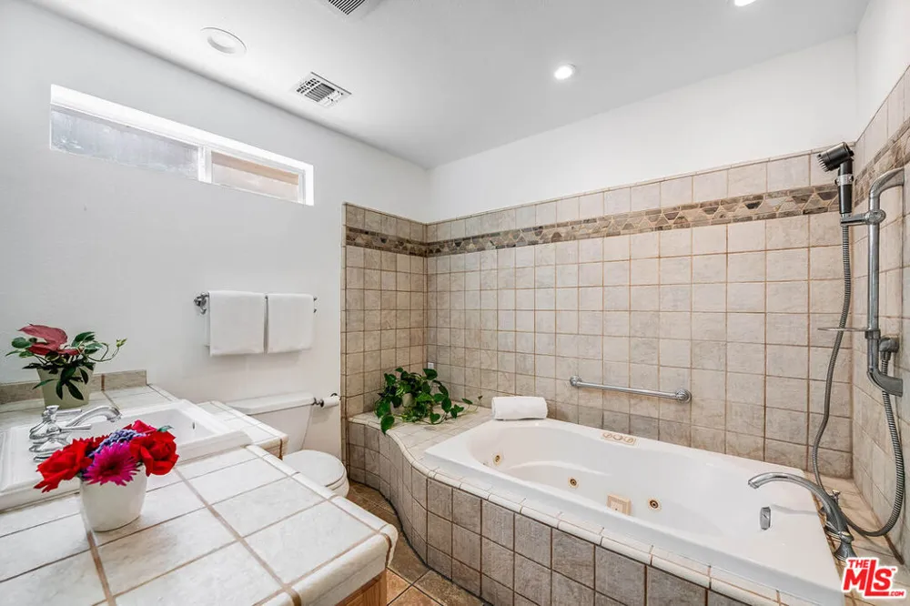 15237 Otsego Street Los Angeles, CA 91403