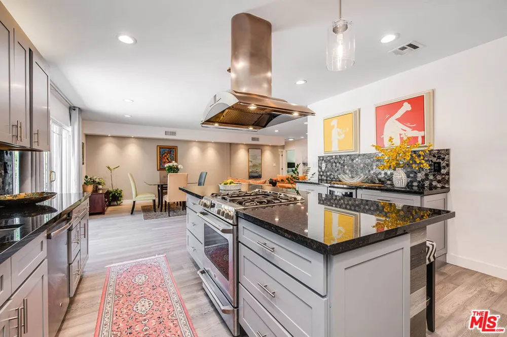 15237 Otsego Street Los Angeles, CA 91403
