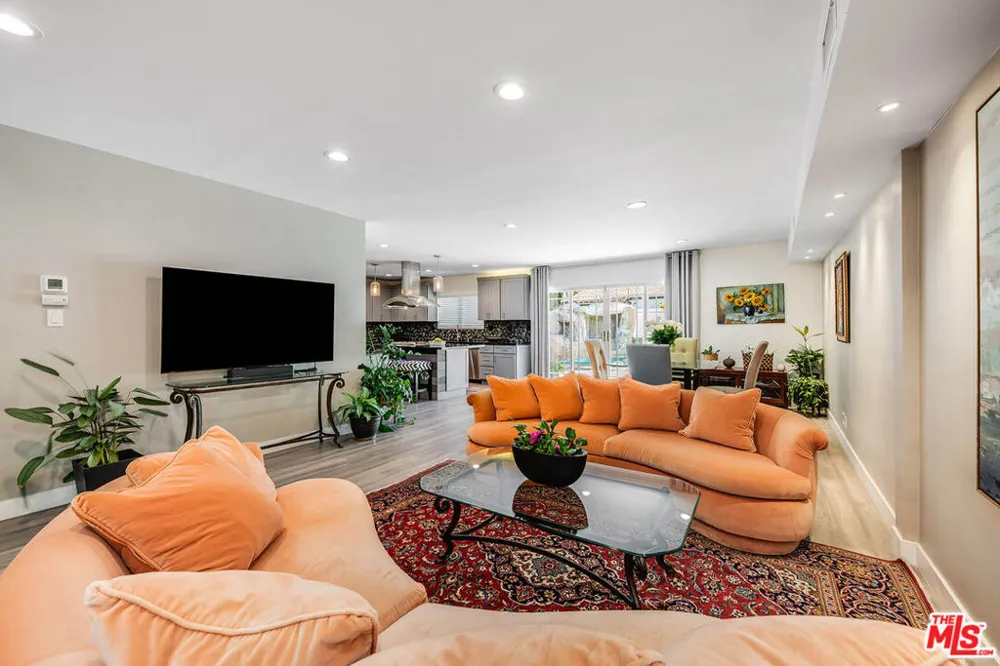 15237 Otsego Street Los Angeles, CA 91403