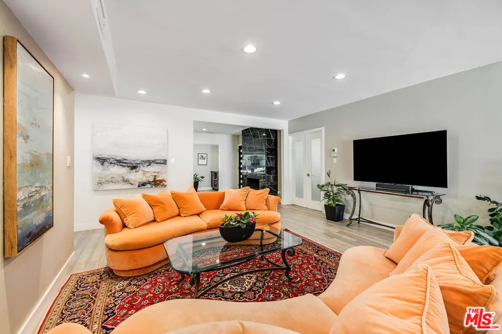 15237 Otsego Street Los Angeles, CA 91403