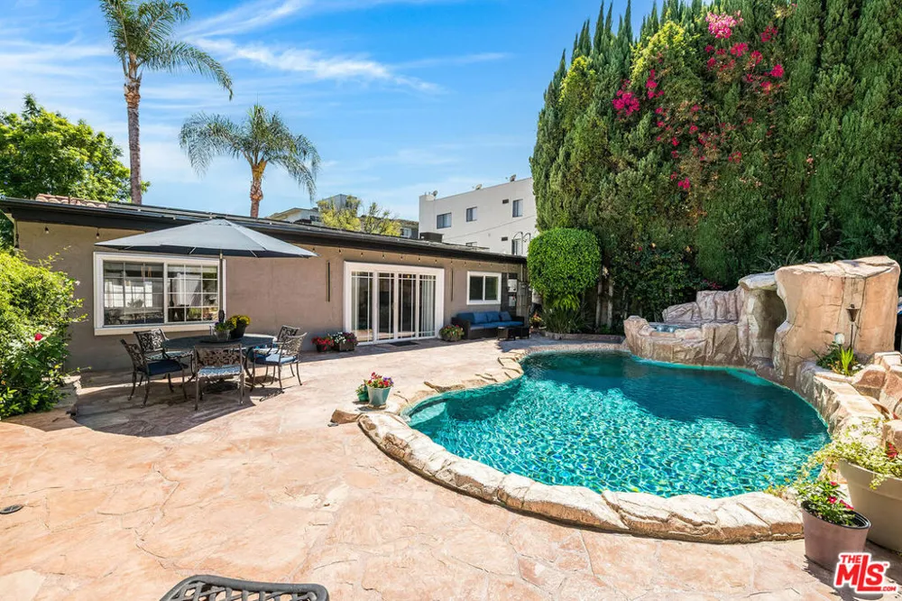 15237 Otsego Street Los Angeles, CA 91403