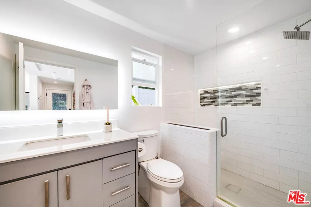 15237 Otsego Street Los Angeles, CA 91403