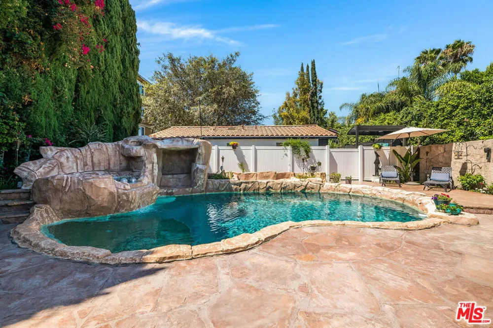 15237 Otsego Street Los Angeles, CA 91403