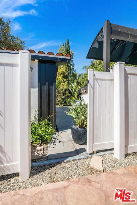 15237 Otsego Street Los Angeles, CA 91403