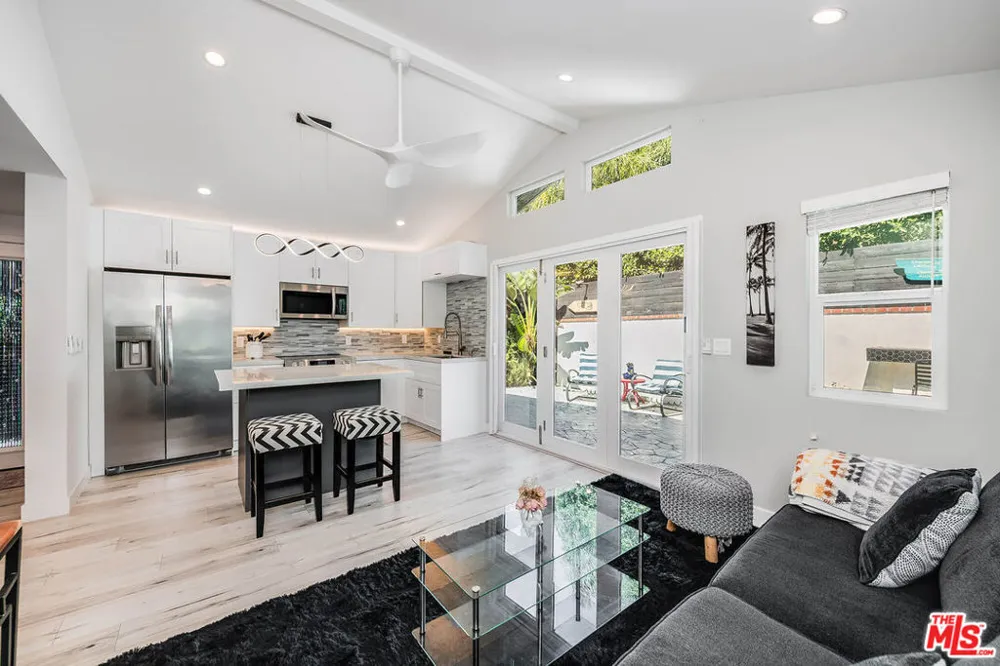 15237 Otsego Street Los Angeles, CA 91403