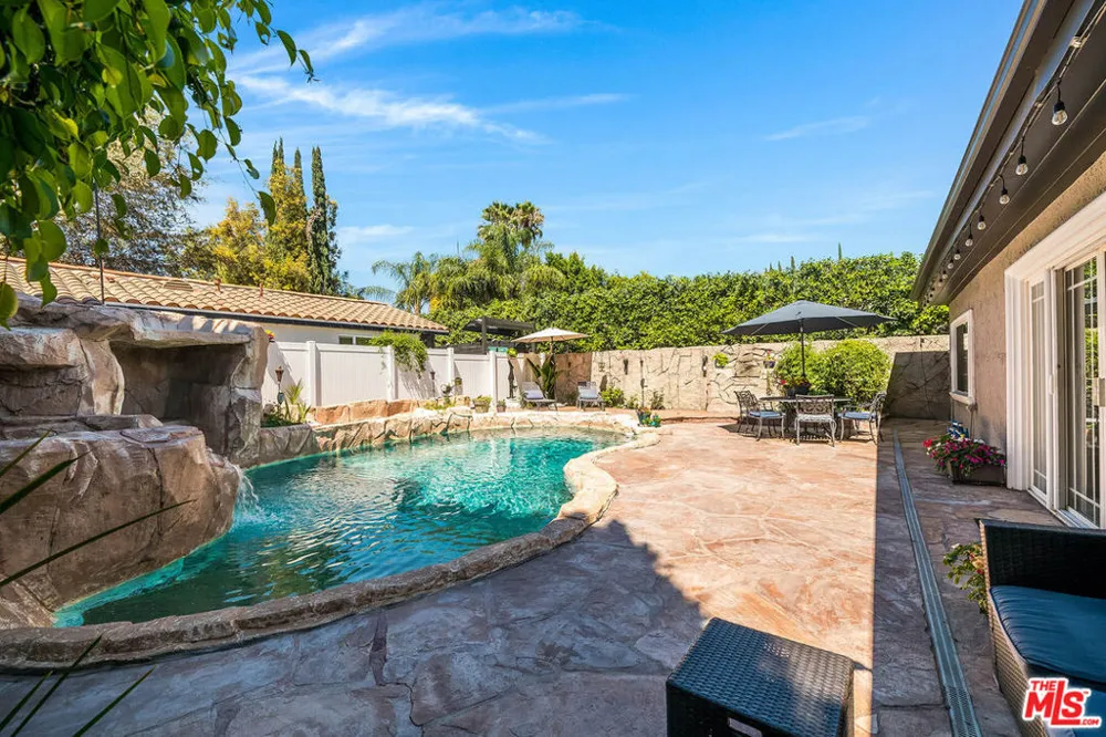 15237 Otsego Street Los Angeles, CA 91403