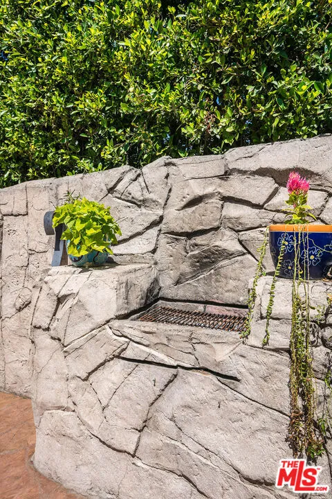 15237 Otsego Street Los Angeles, CA 91403