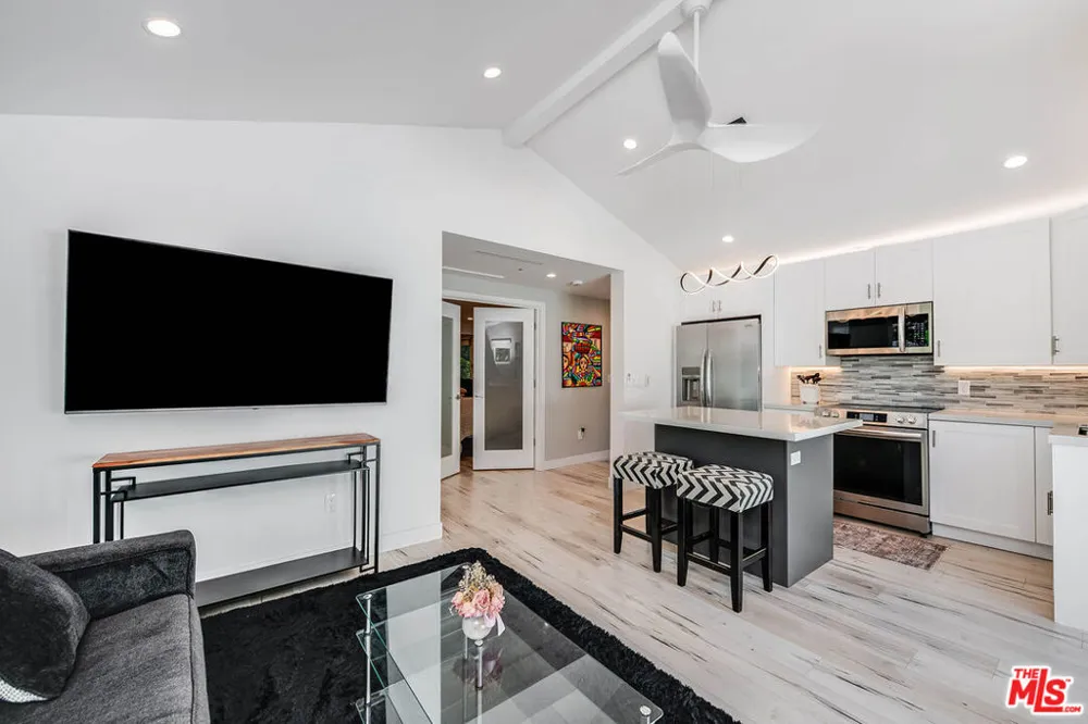15237 Otsego Street Los Angeles, CA 91403