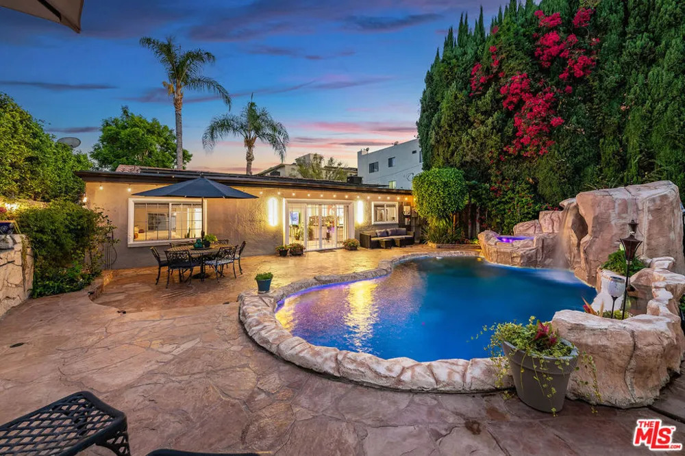 15237 Otsego Street Los Angeles, CA 91403