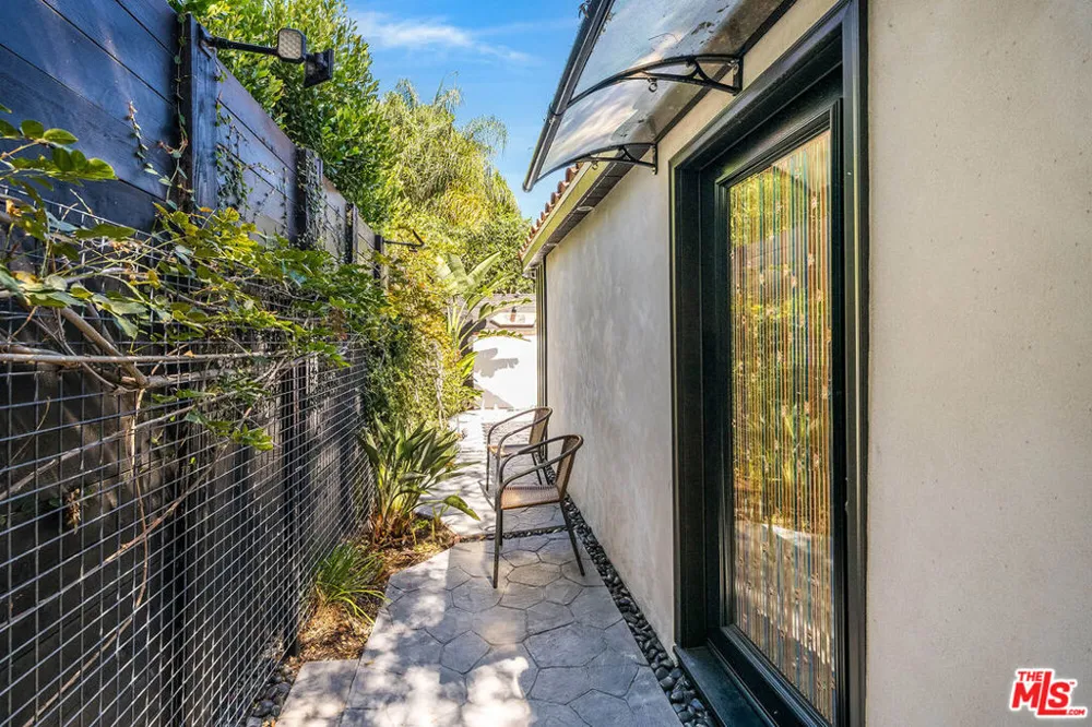 15237 Otsego Street Los Angeles, CA 91403