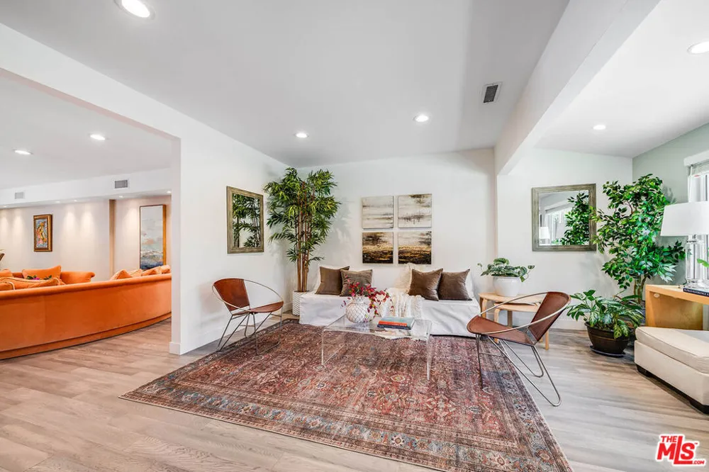 15237 Otsego Street Los Angeles, CA 91403