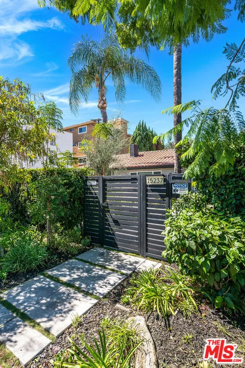 15237 Otsego Street Los Angeles, CA 91403