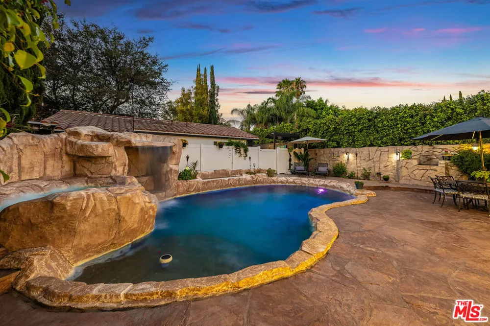 15237 Otsego Street Los Angeles, CA 91403